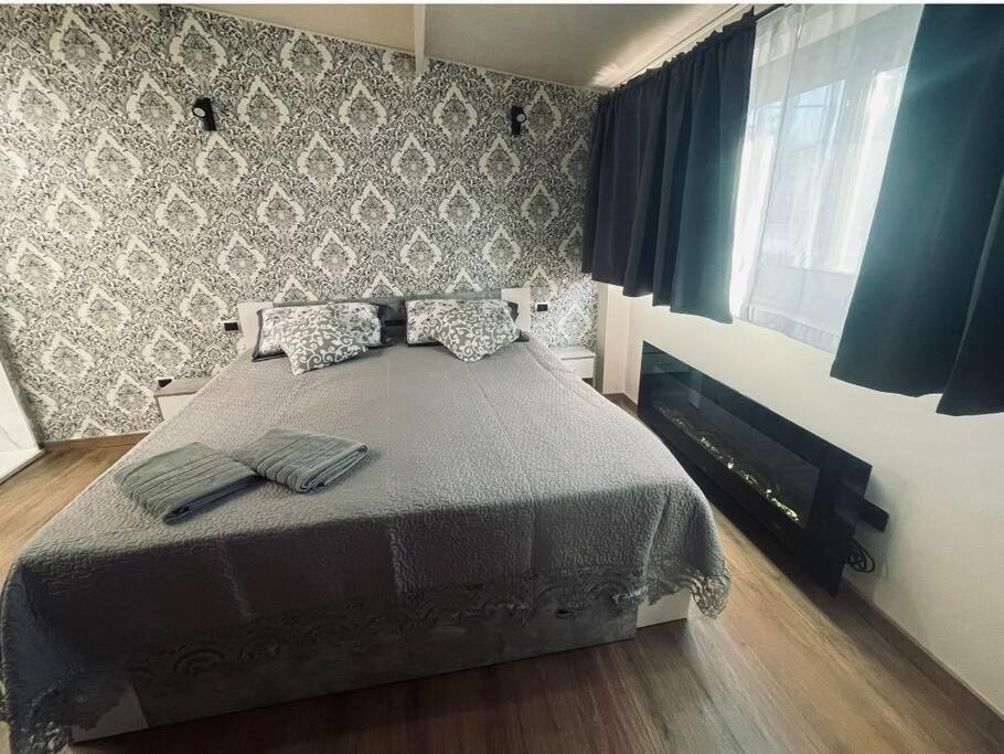 Suites Grey In Centro Randazzo Esterno foto